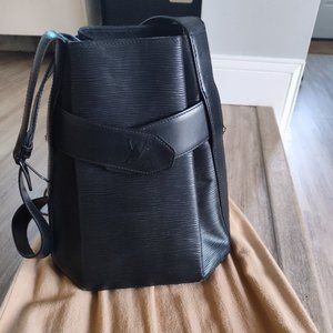 Authentic Louis Vuitton Epi leather bag. no emails or text messages will be sent
